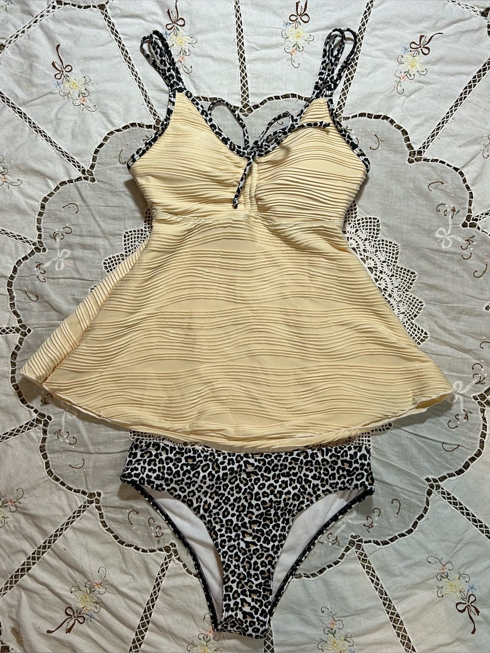 NWOT Women’s Cream Textured Tankini with Leopard Print Bottoms And Trim